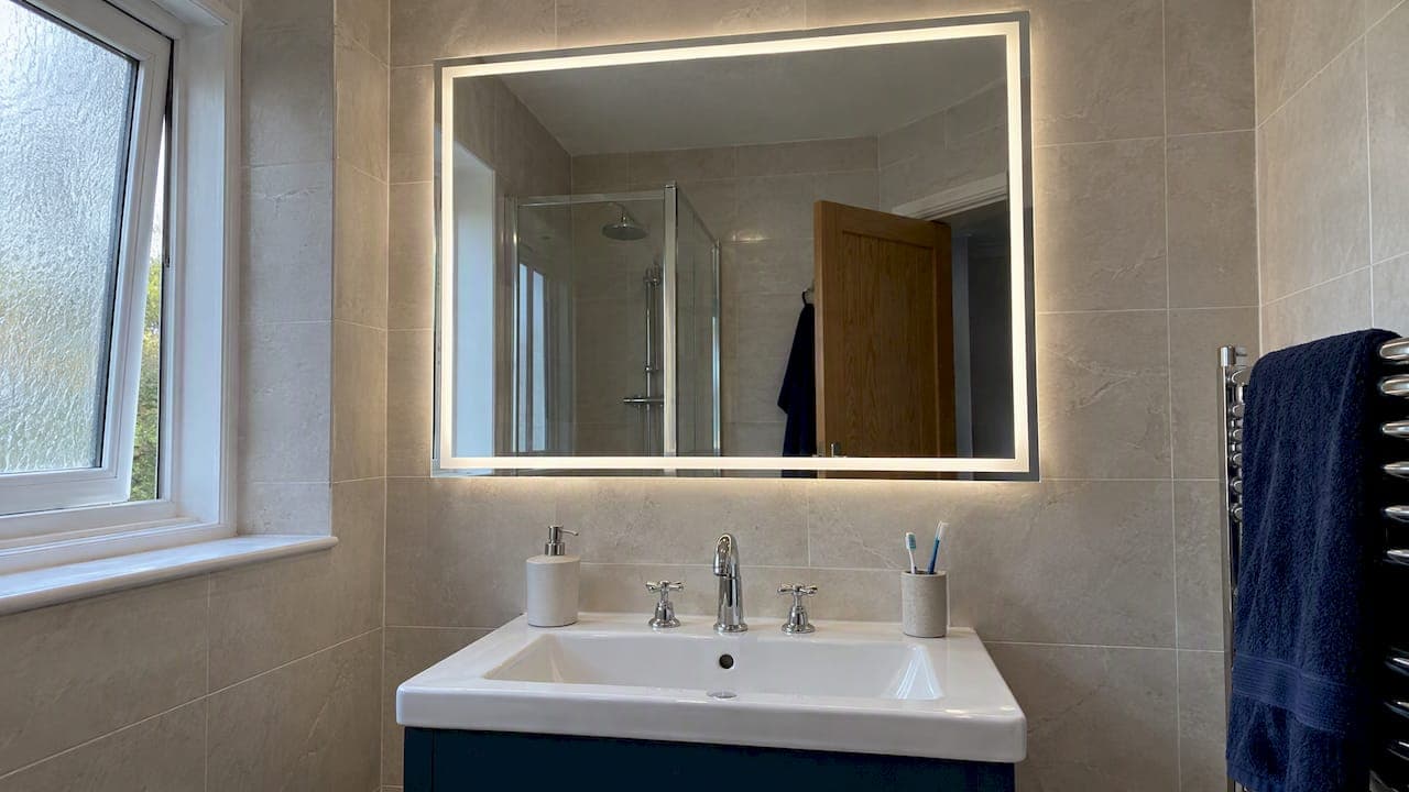 Bathroom Mirror IP Ratings: Where UK Homeowners and Trades Need IPX4